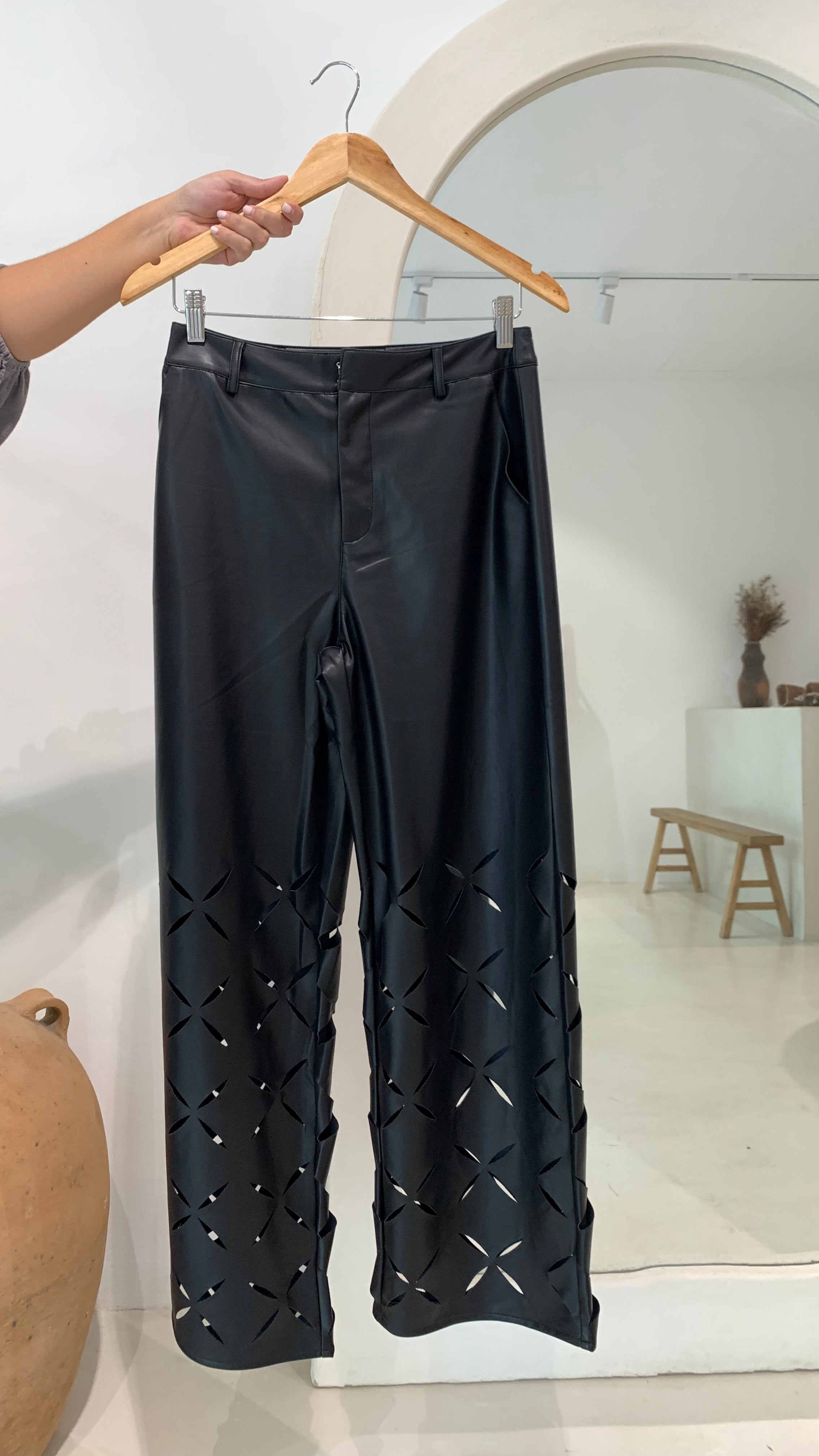 Pantalones cuero vegano playa